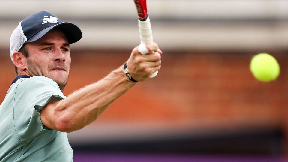 场上多名选 场上多名选